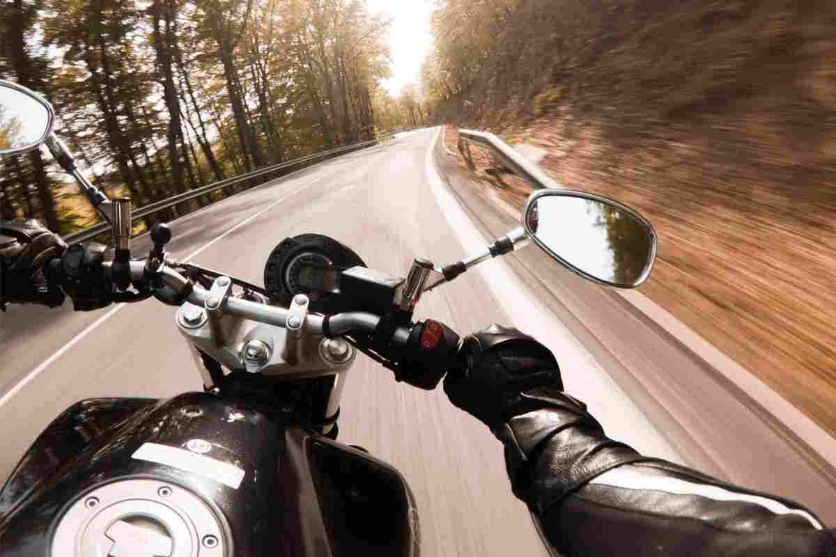 cosa fare per non correre i rischi quando si viaggia in moto