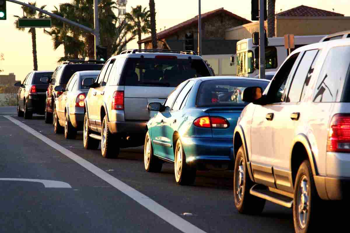 Stop alla guida, il colosso lancia l'allarme sicurezza: oltre 700.000 auto coinvolte