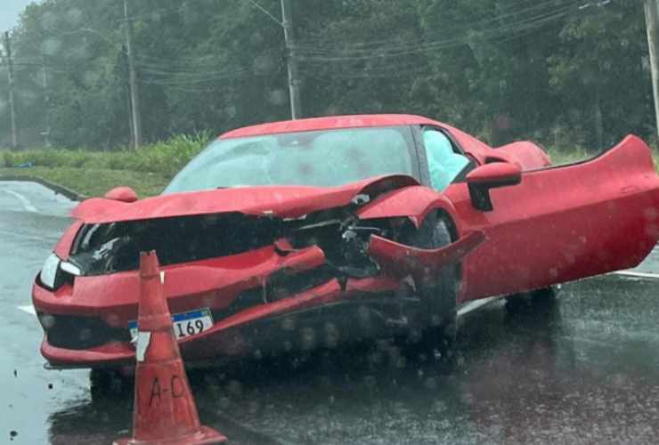 Ferrari, l'incidente sotto la pioggia