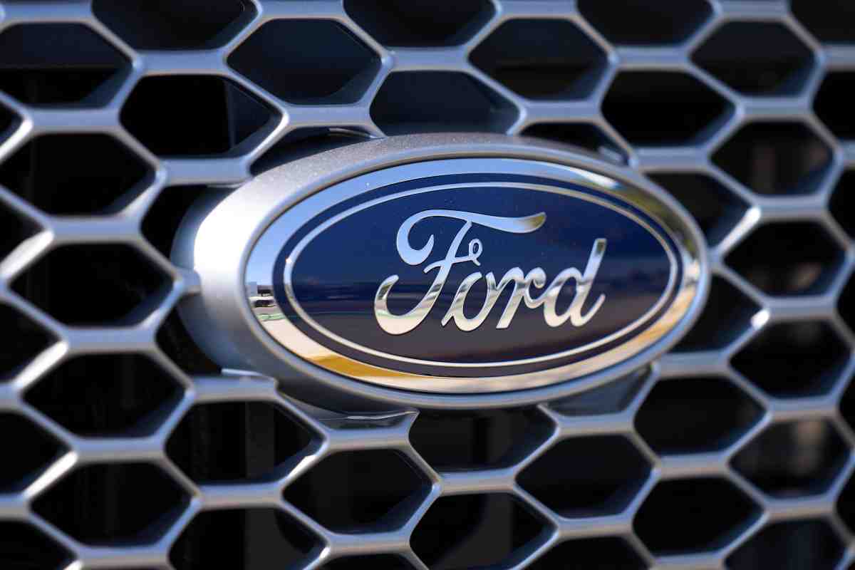 Ford spiazza il mercato, torna la storica utilitaria: prezzo contenuto e look totalmente nuovo